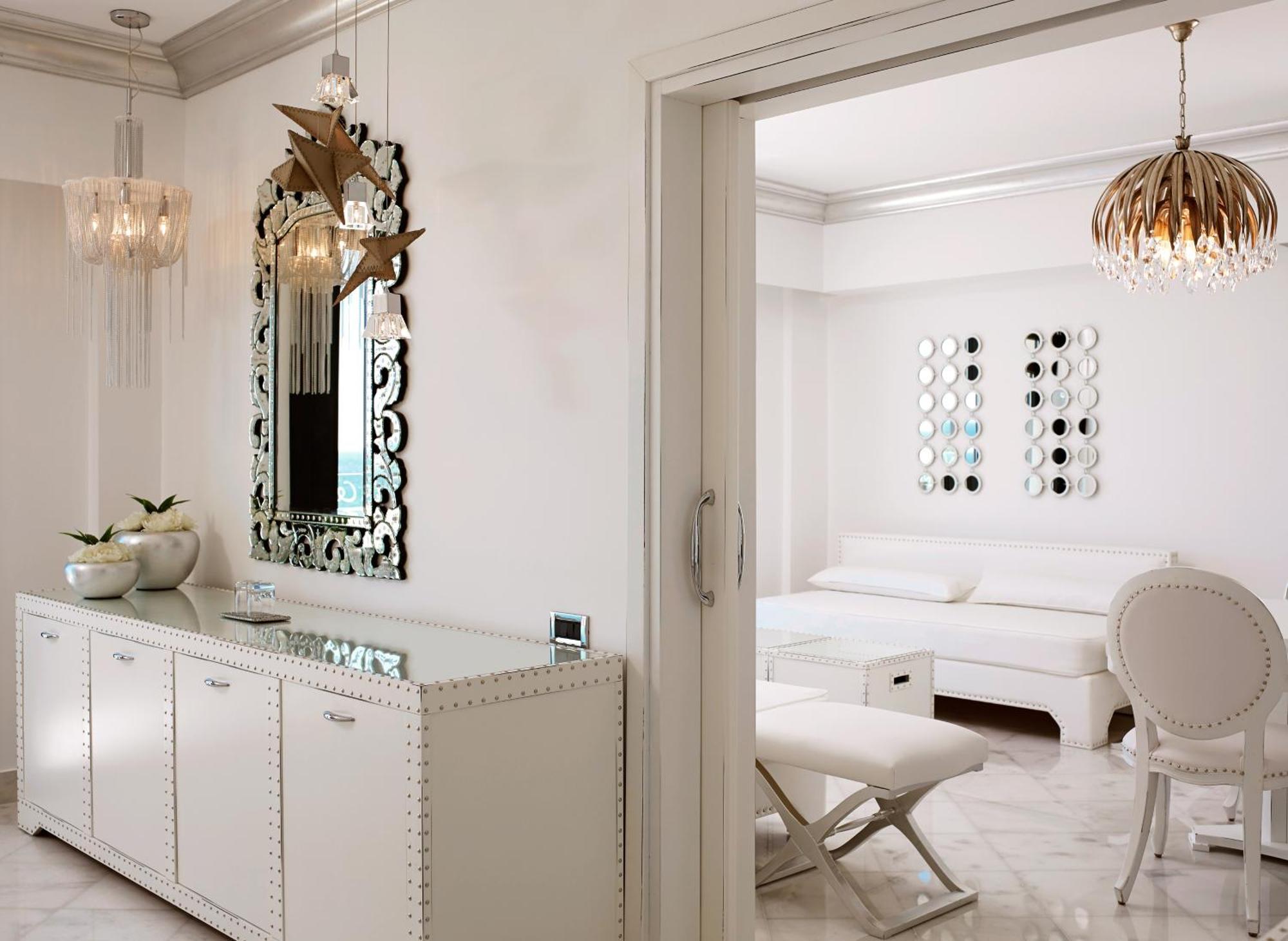Mitsis Selection Alila Hotel Faliraki Ruang foto A room in the home of Michael Smith
