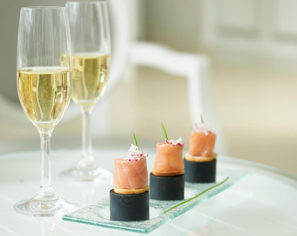 Mitsis Selection Alila Hotel Faliraki Bagian luar foto Champagne and canapés
